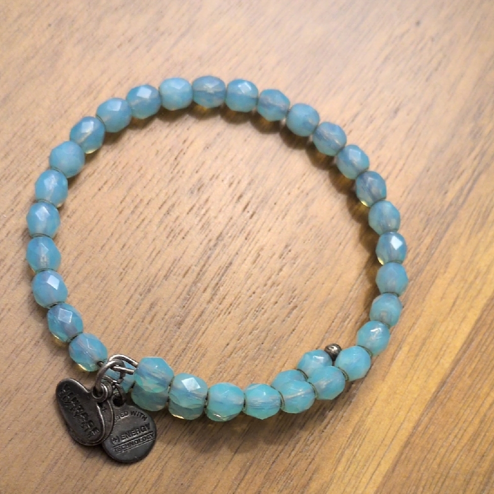Elegant Blue Beaded Bracelet